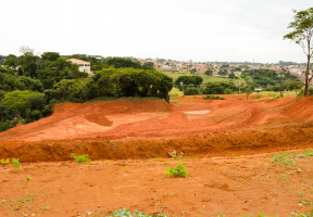 Prefeitura faz aterramento na zona Sul