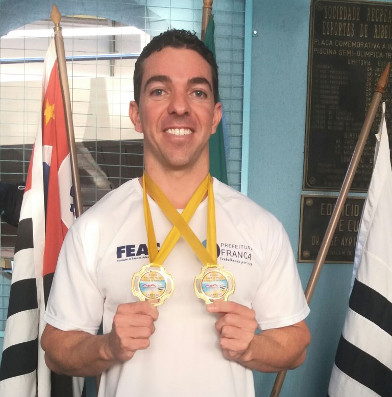 Gustavo Natação com medalhas de ouro Medium