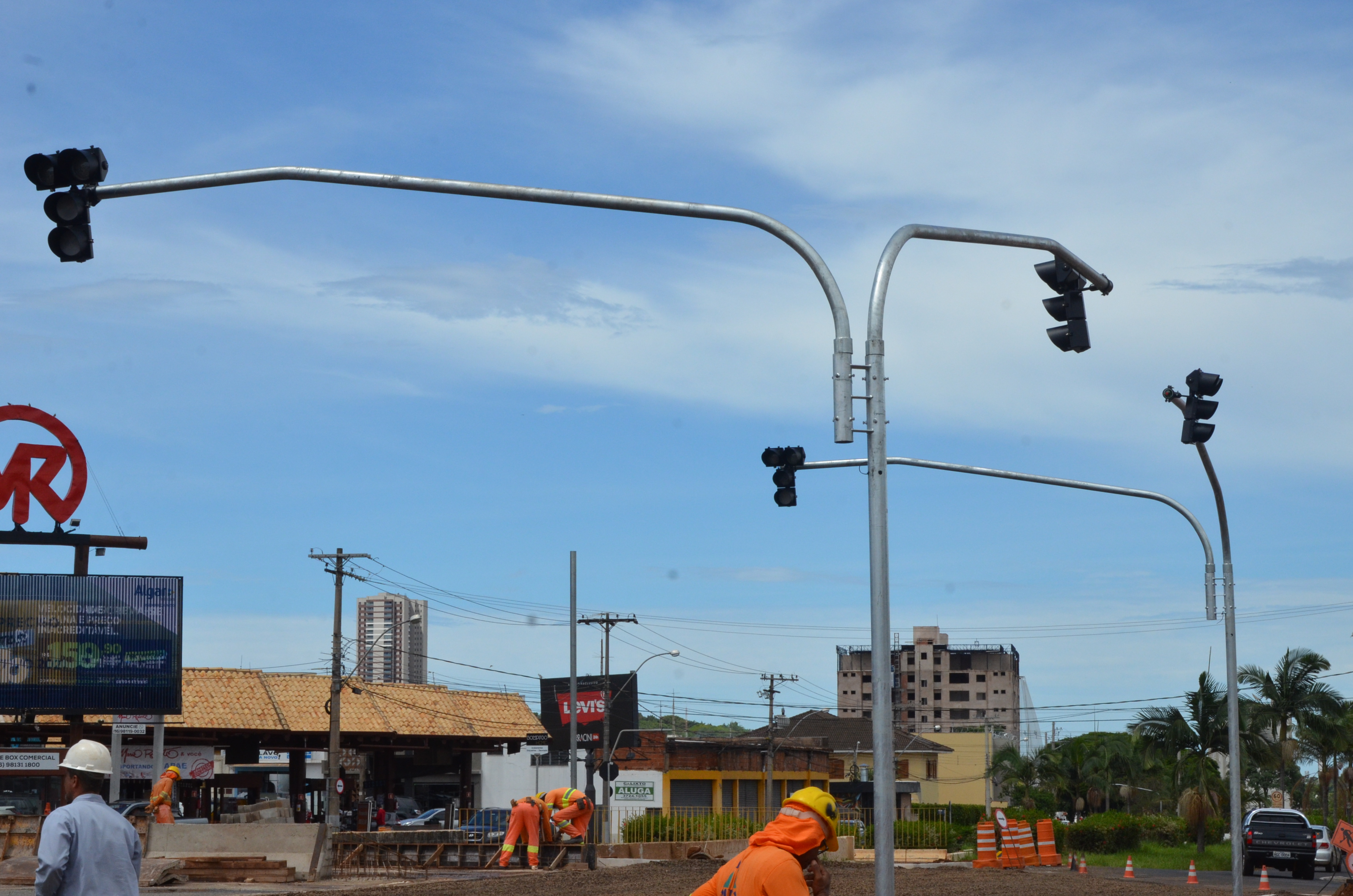Obras Av. Champagnat Colocacao de Semaforo 14 original